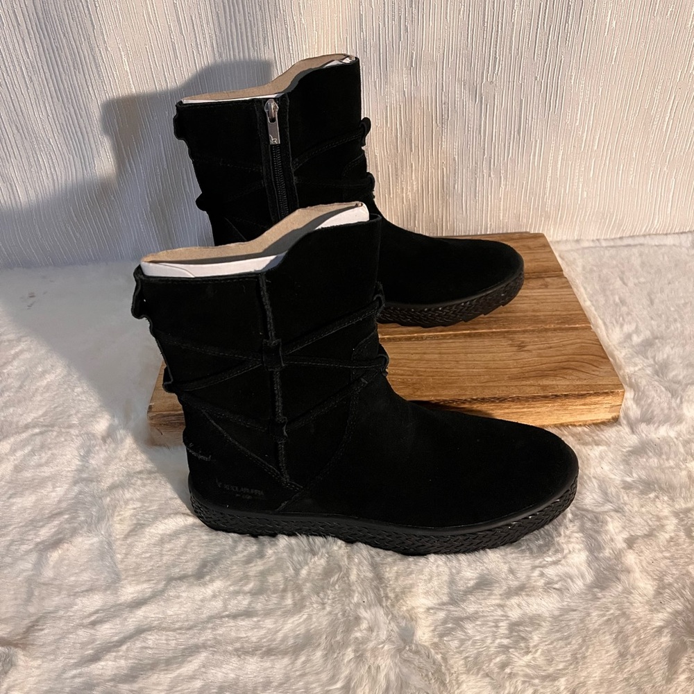 Ugg Koolaburra boots size 7W